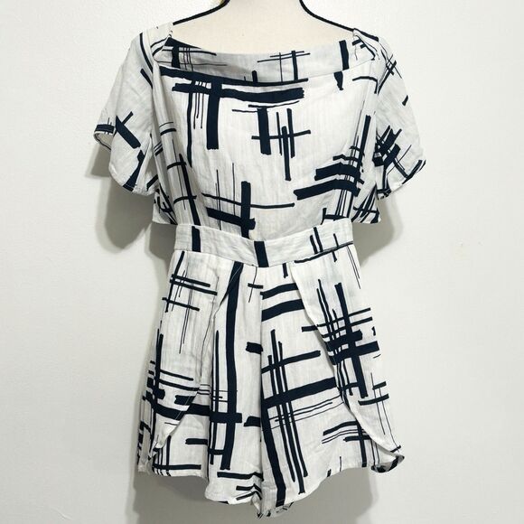 Akira Chicago Romper Sz Large Navy White Cutout Back Layered Short Sleeve - Picture 1 of 12